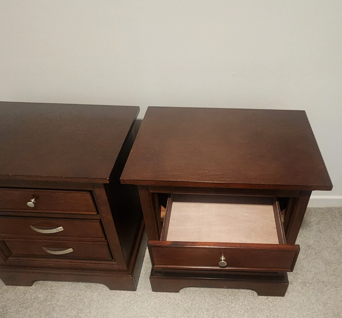 Set of 2 Dark Wood Nightstands - photo 3