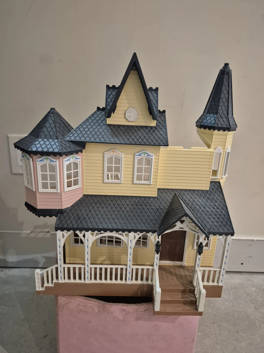 Calico Critters Country Mansion Dollhouse