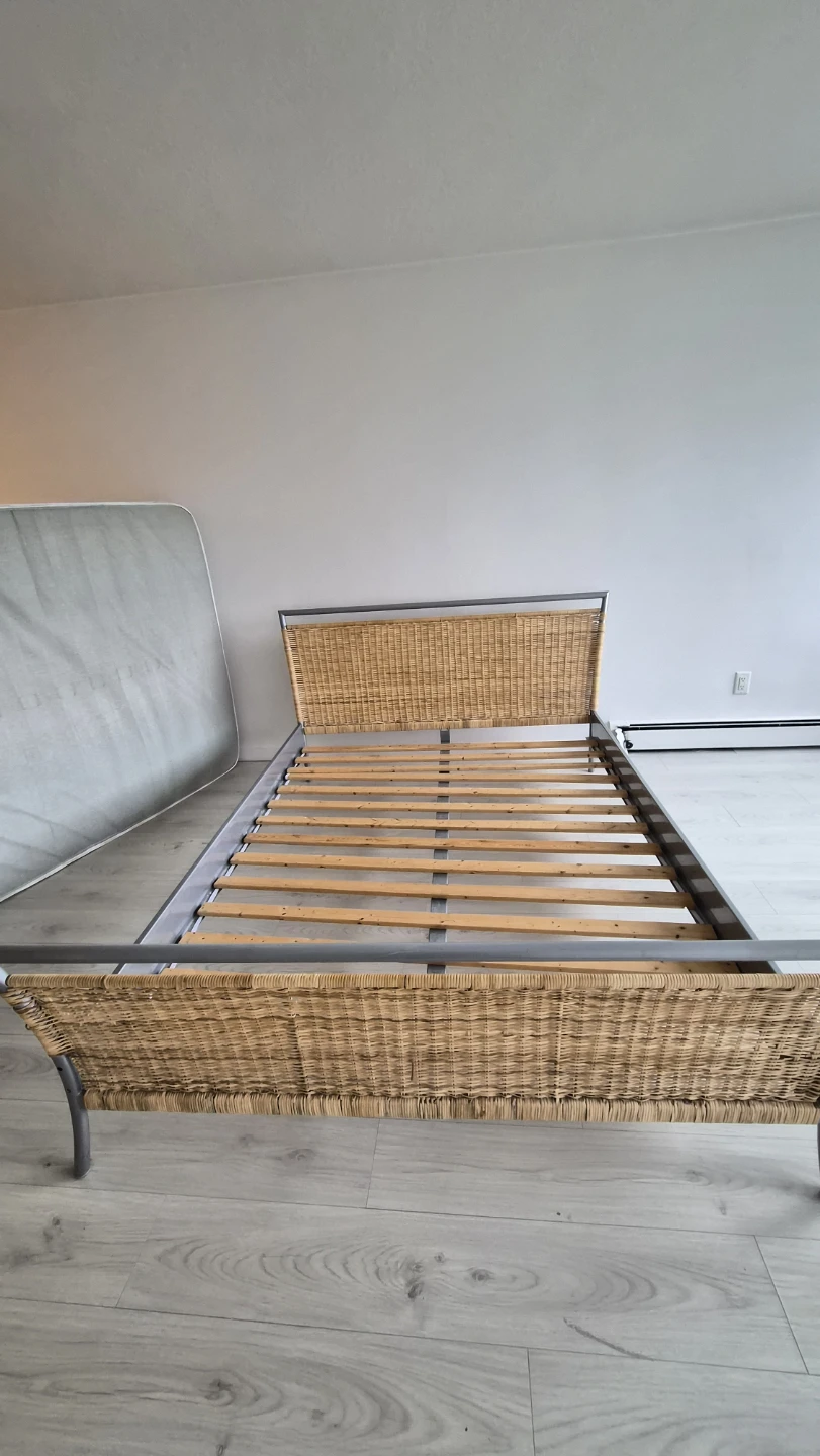 Free frame and bed - Queen size - photo 2