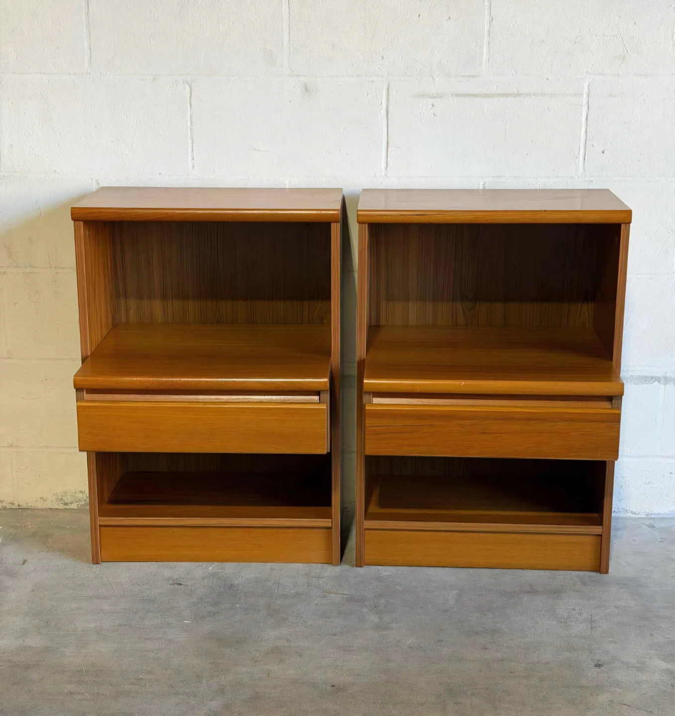 Matching Pair of Mid Century Modern Teak Nightstands - photo 3