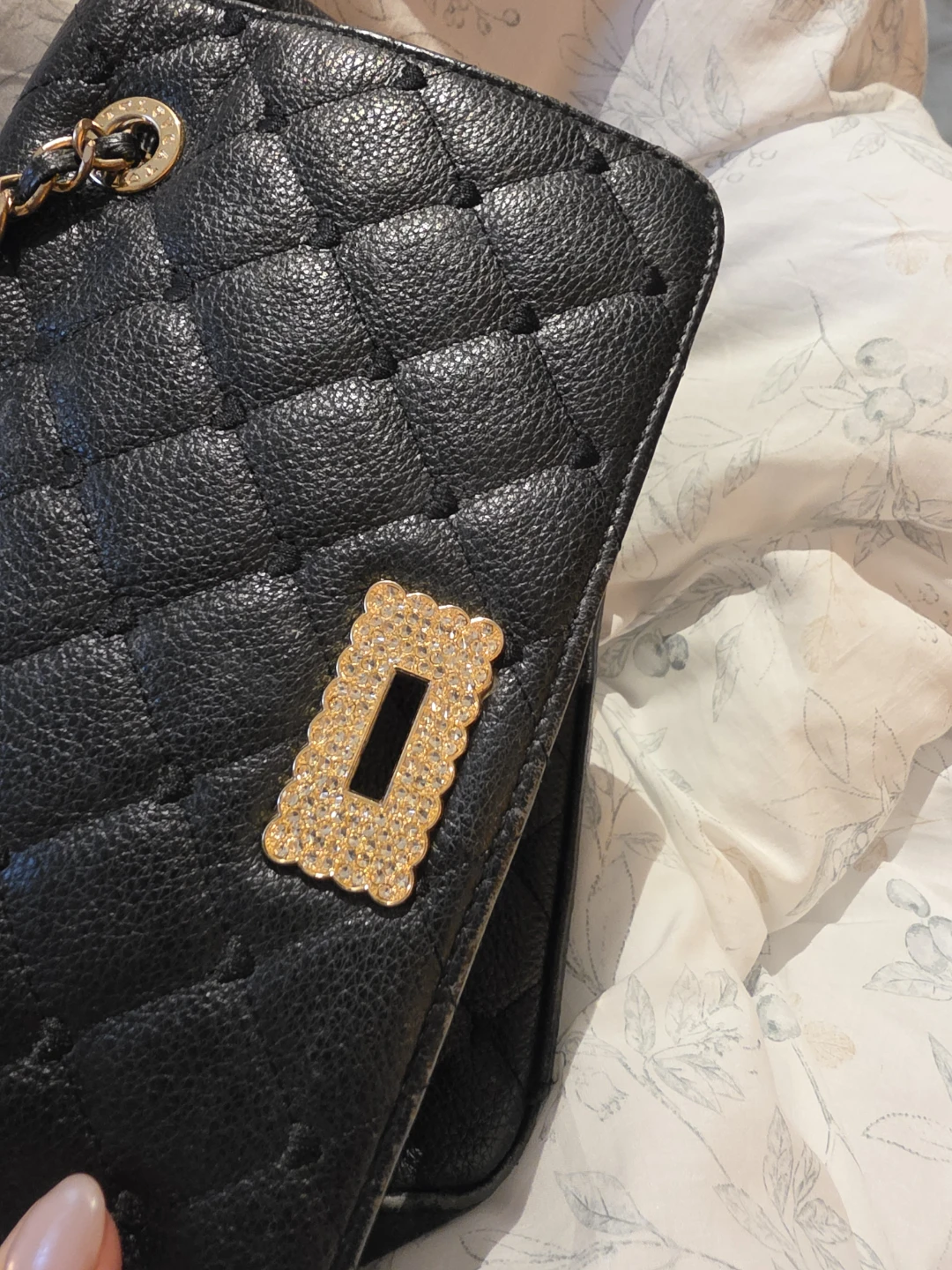 Love Cat Black Quilted Shoulder Bag with Gold Chain - photo 3
