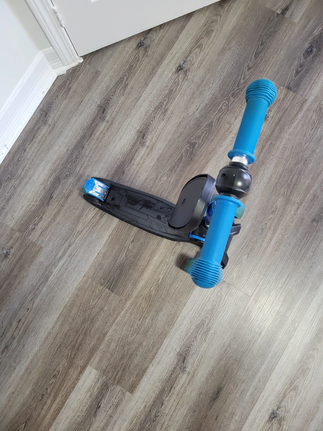 Blue Three-Wheeled Kids Scooter - photo 2