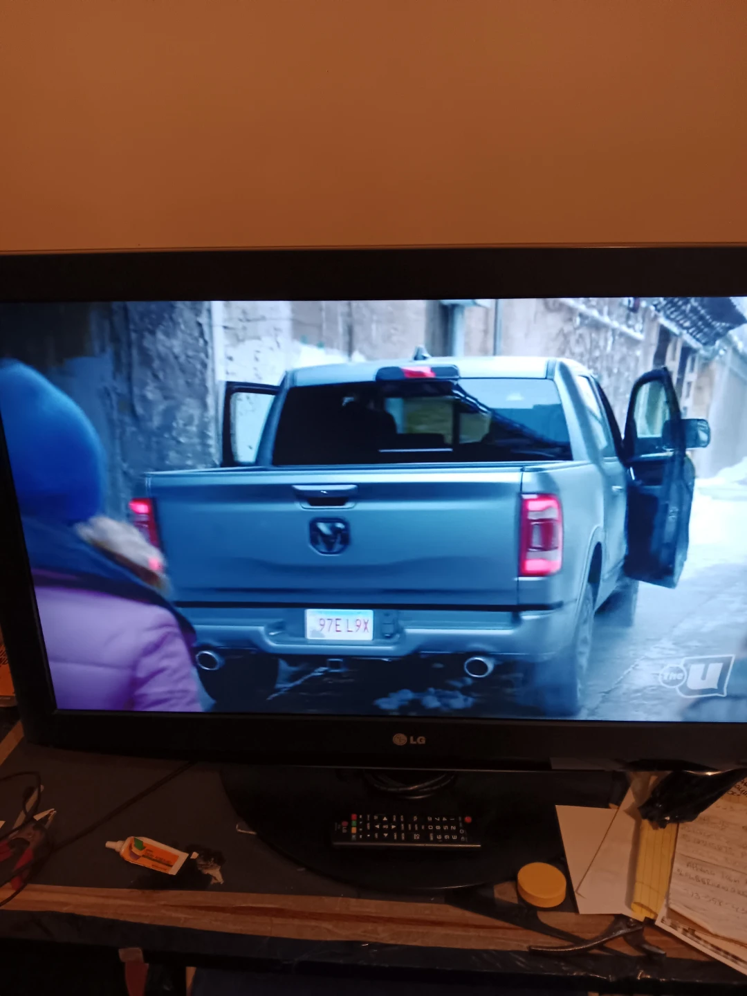 LG 37 inch LCD Television - photo 2