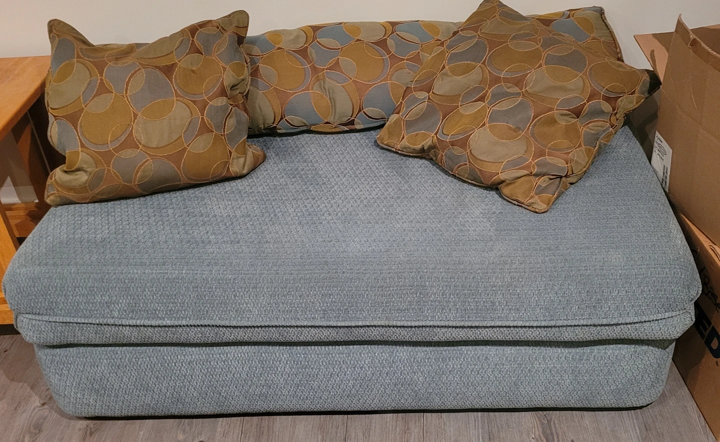 KROEHLER couch love seat and large ottoman - photo 3