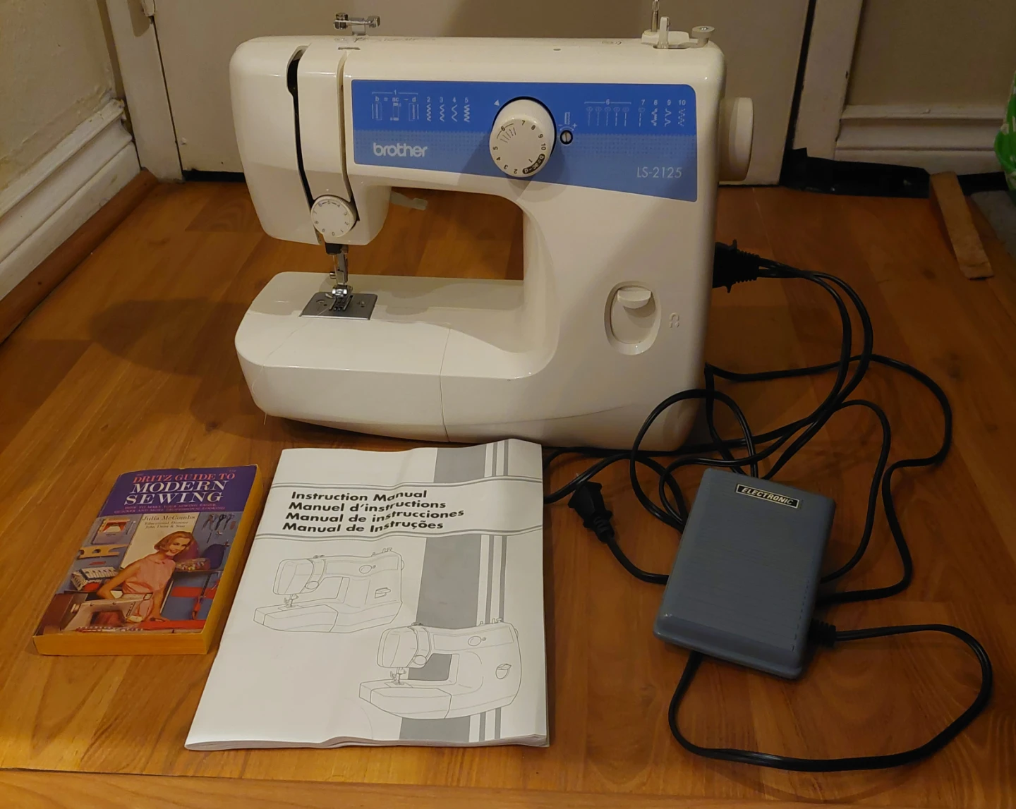 Brother LS-2125 Sewing Machine - photo 2