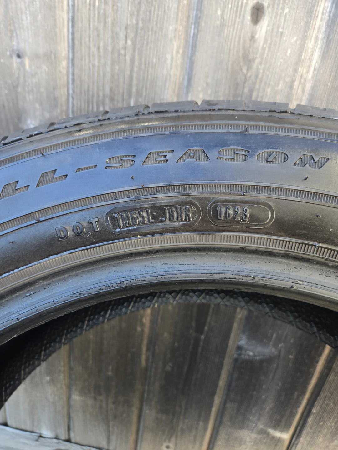 Goodyear Assurance tires 225/55/R18 - photo 4