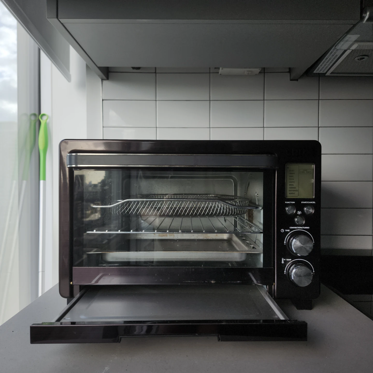 6 Slice Air Fryer Toaster Oven - Black Stainless Steel | CRUX - photo 3