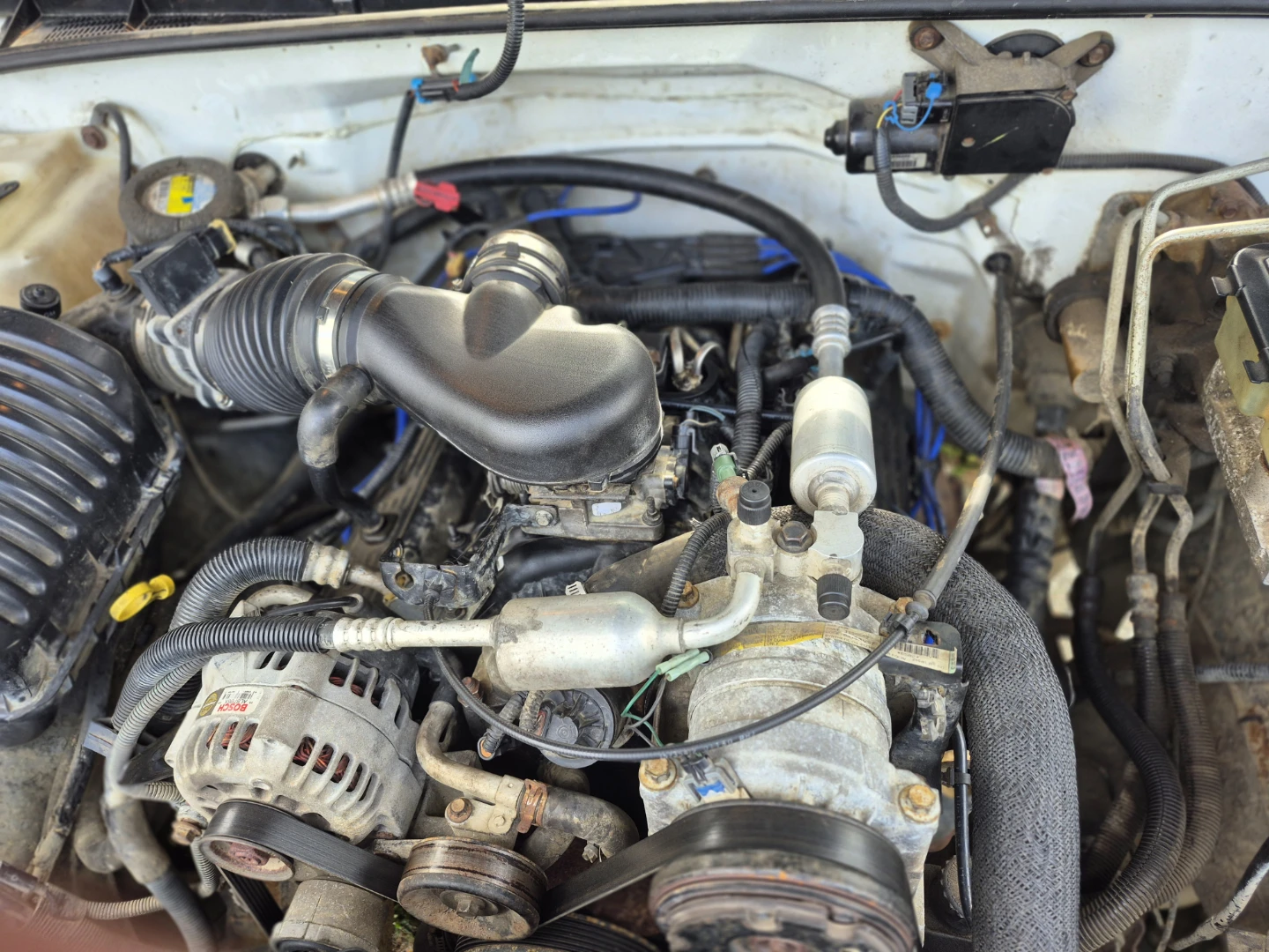 White 2000 GMC 3500 Truck - photo 2