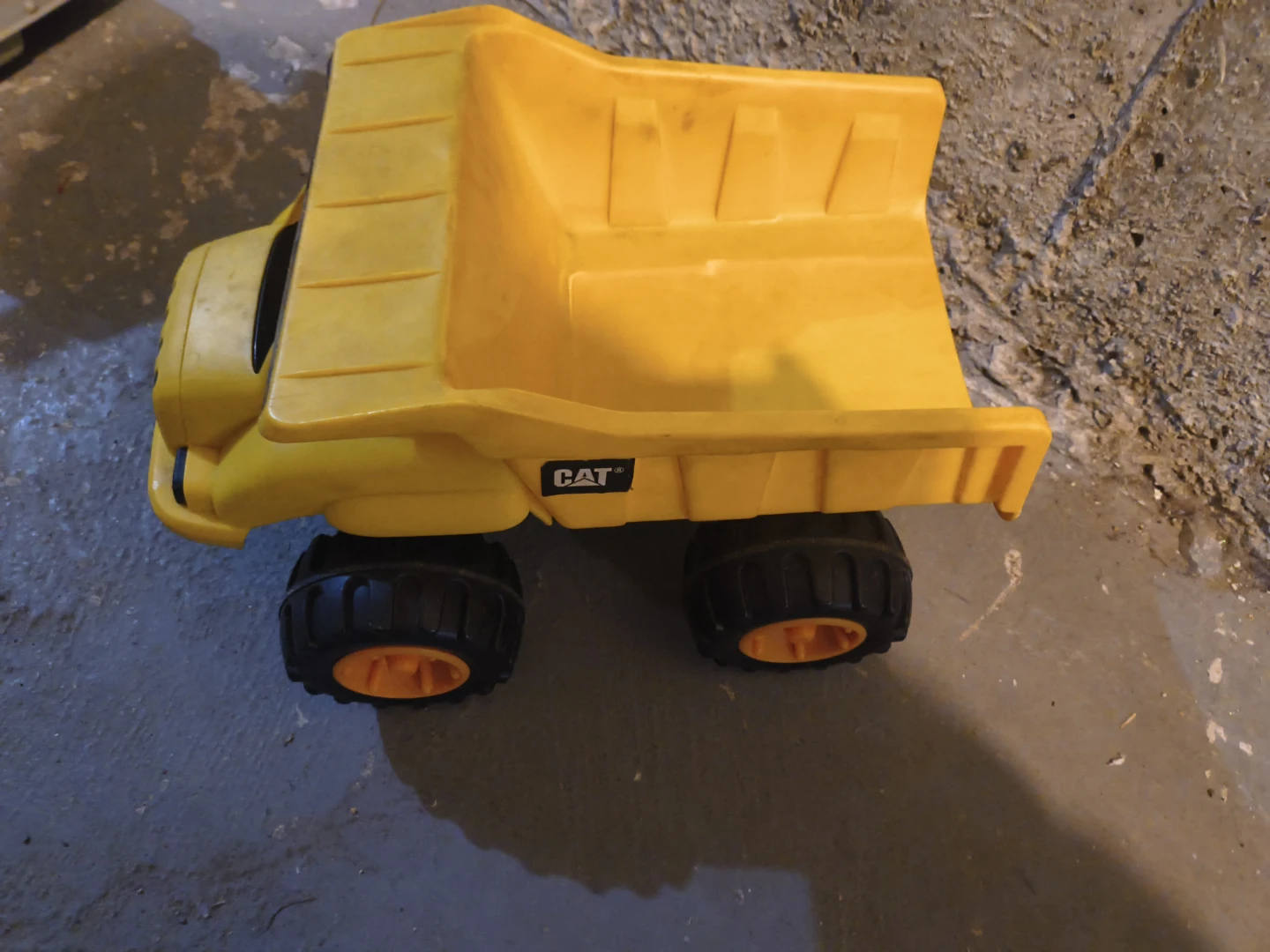 Caterpillar Yellow Dump Truck Toy - photo 2