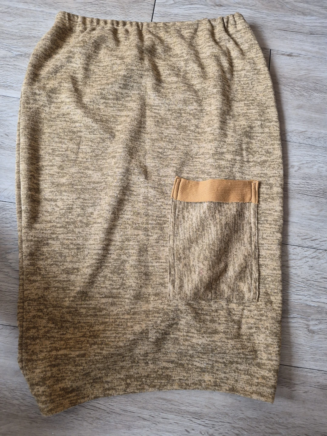 Knit midi skirt with pocket