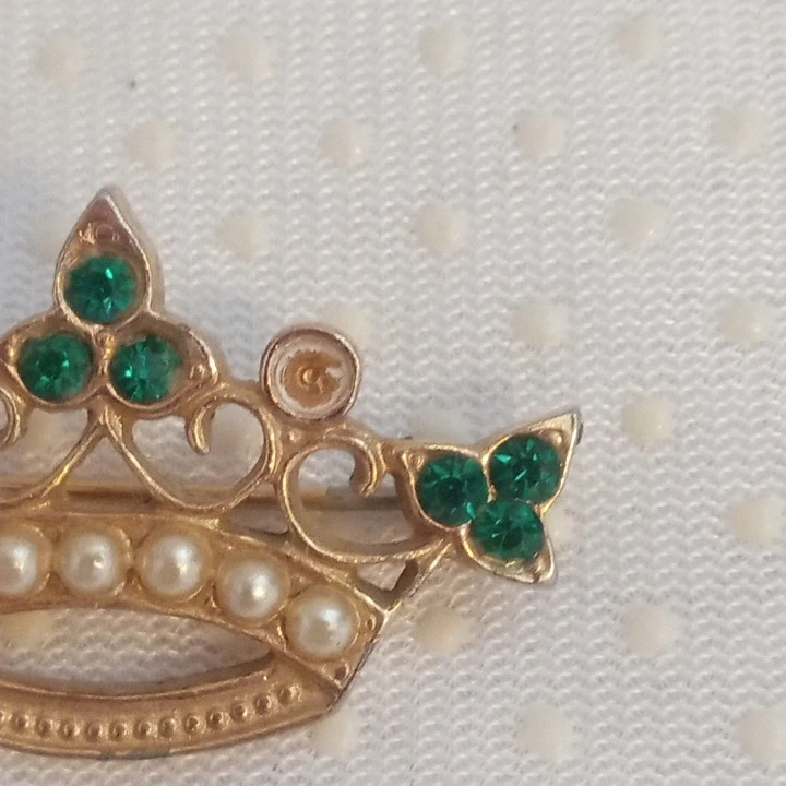 Vintage Gold Tone Jewelled  Crown Pin Brooch Costume Jewelry - photo 3
