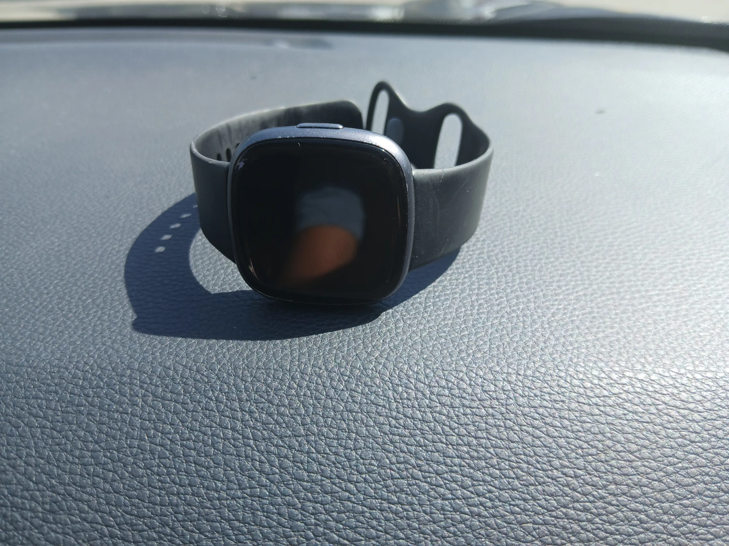 Fitbit versa 4 smart watch
