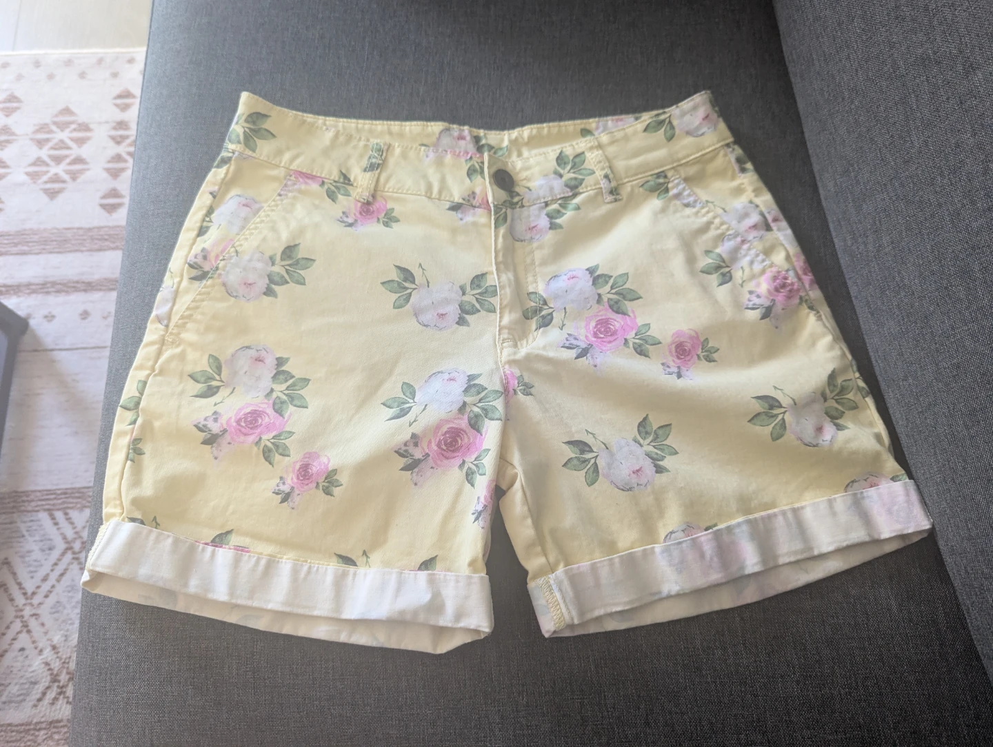 Floral Print Yellow Shorts size 40