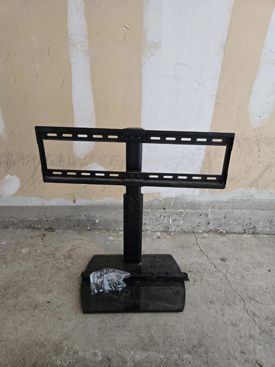 FITUEYES Universal TV Stand