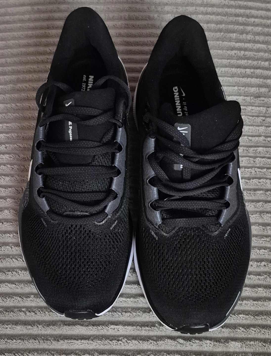 BNIB)Nike Size 7 Air Zoom Pegasus 41 Runners Wmms Running Shoes