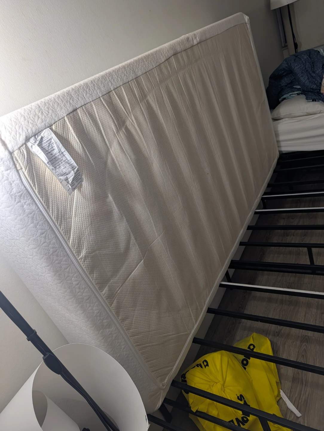 8 Inch memory foam - Zinus Twin Mattress - photo 2