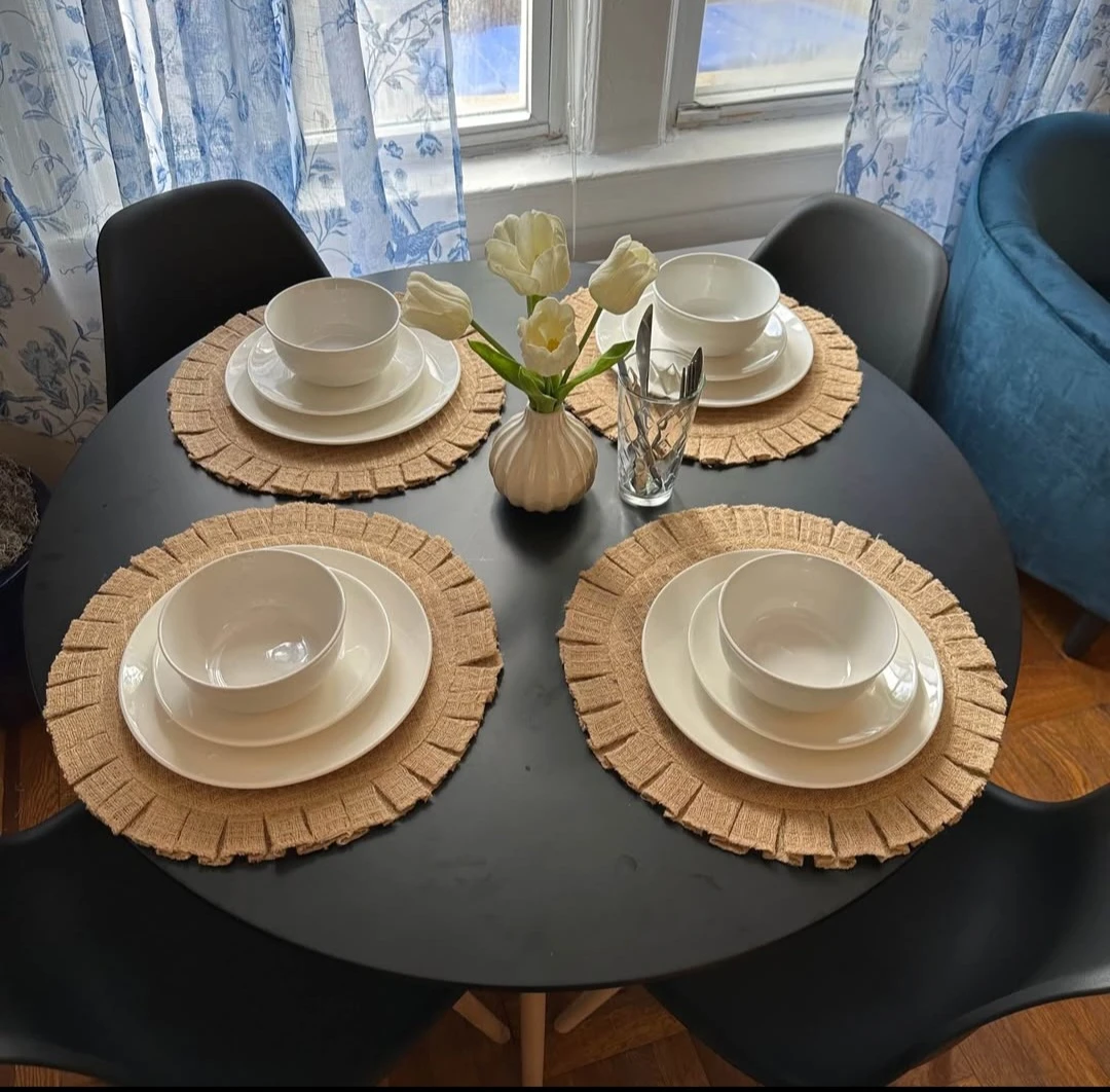 Almost brand new Dining Table with 4 Chairs apartment set - photo 3