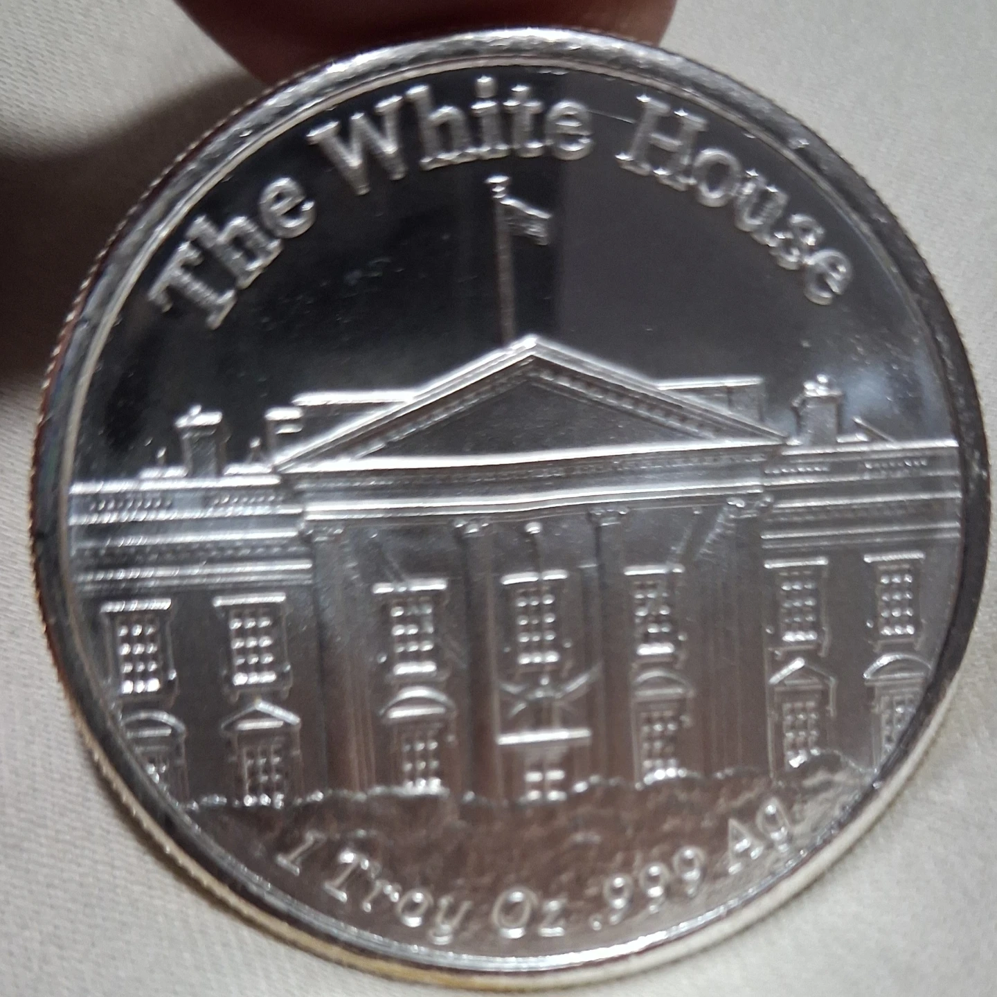 🏈Donald J. Trump The White House 1 Troy Oz Silver Coin - photo 2