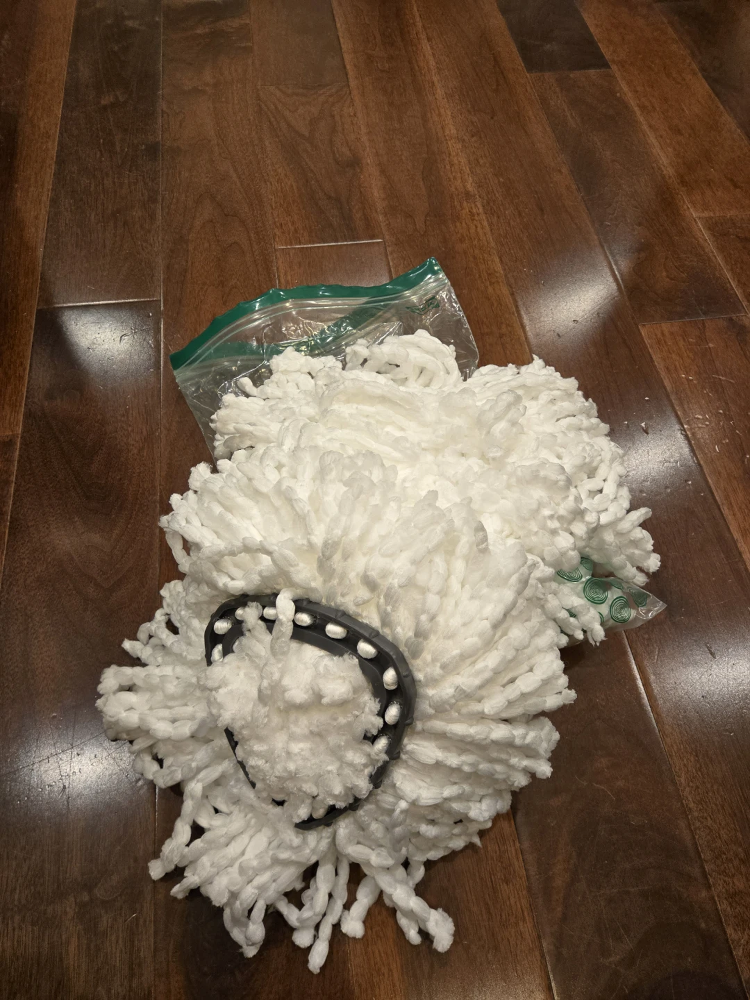 Vileda EasyWring Spin Mop & Bucket System + 5 Brand New Refills - photo 2