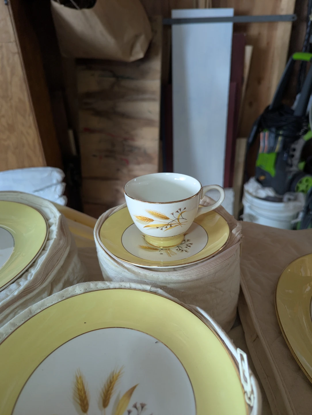 Vintage Wheat Pattern Dinnerware Set - photo 3
