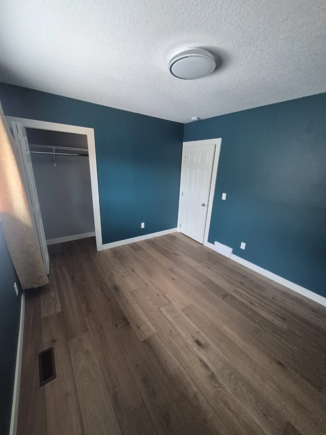 Thorncliffe 4 bedroom house rental - photo 3