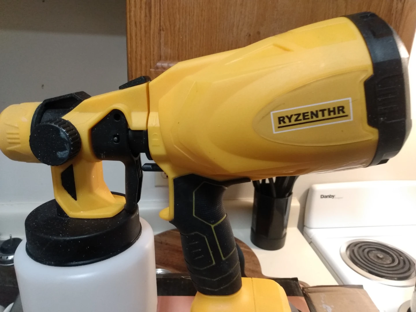 RYZENTHR 21V Max Cordless Paint Sprayer - photo 2