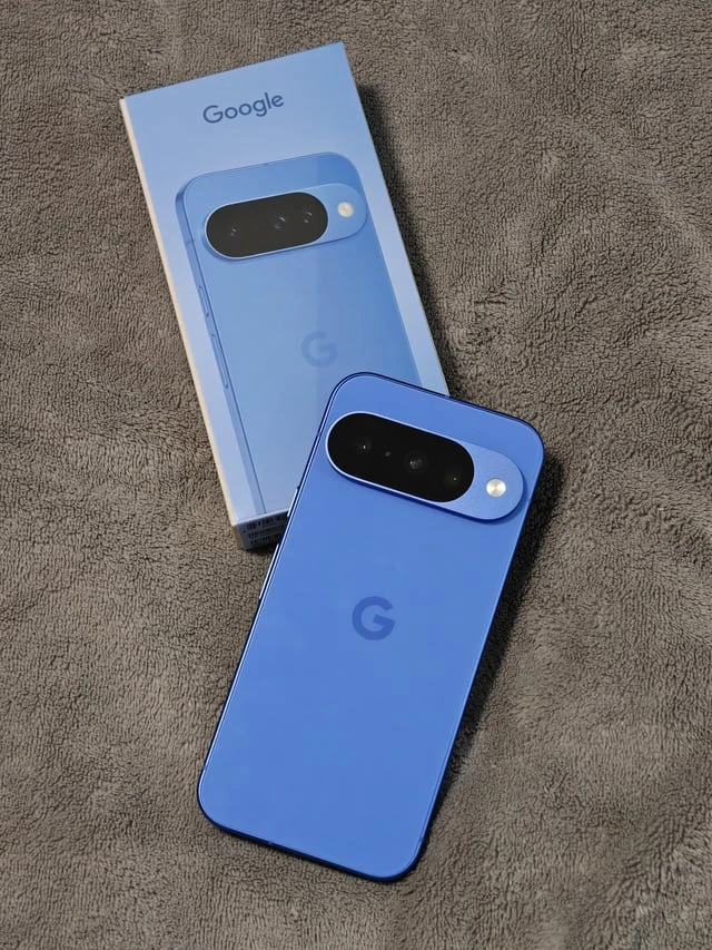 Google Pixel 10 - 128GB (Blue) - Mint Condition w/ Accessories