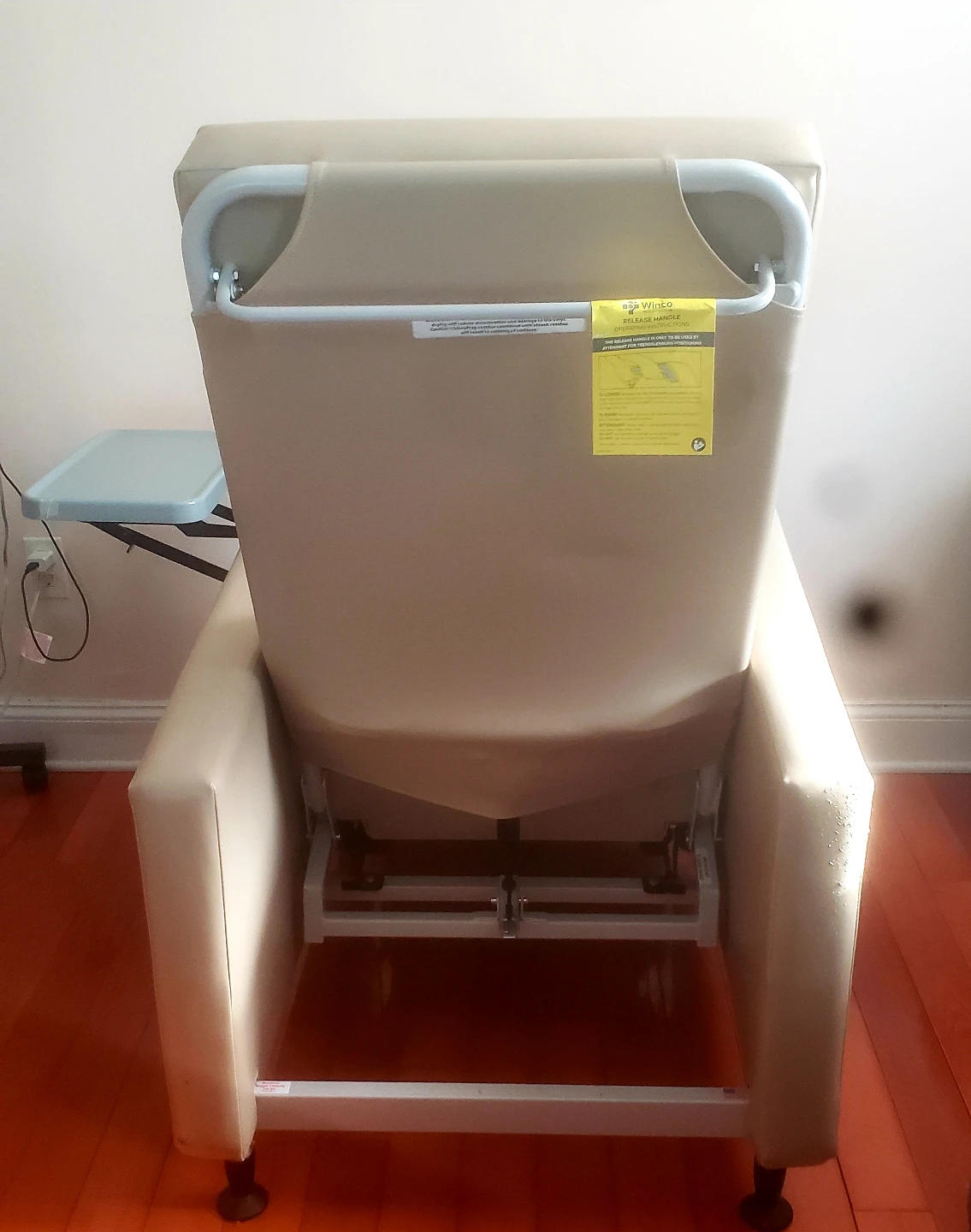 Winco Medical Recliner with Side Tray - photo 3