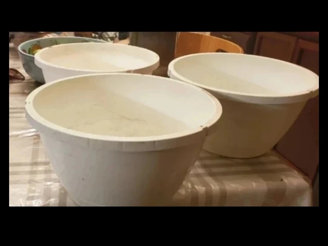 Set of three White Plastic planters