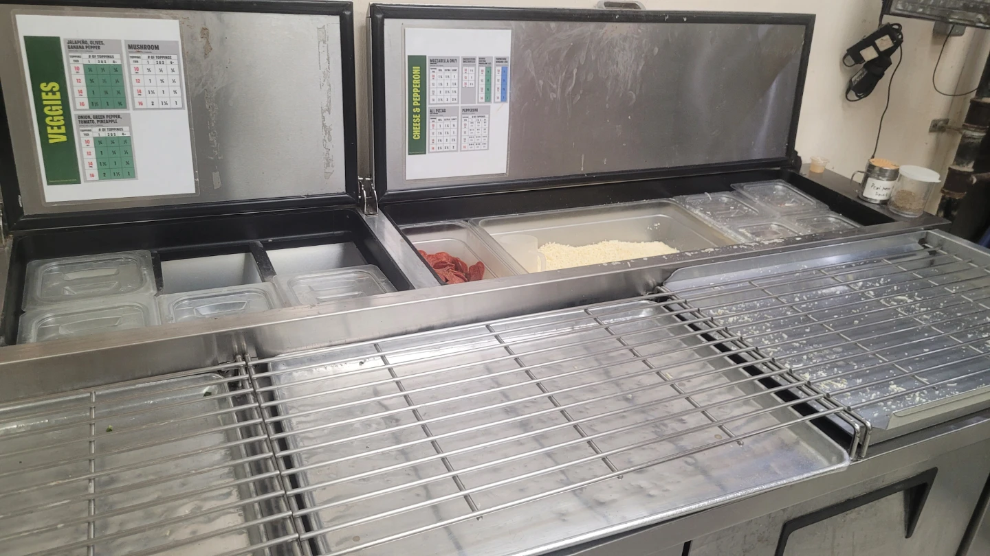Kitchen Refrigerator Prep Table( True ) - photo 3