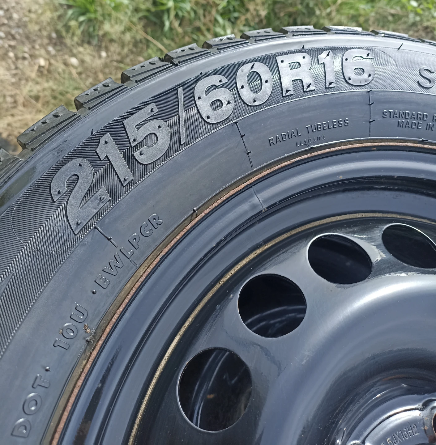 Winter tires on Rims 215-60-16 Green Max.Like new.Off Chev Cruze - photo 2