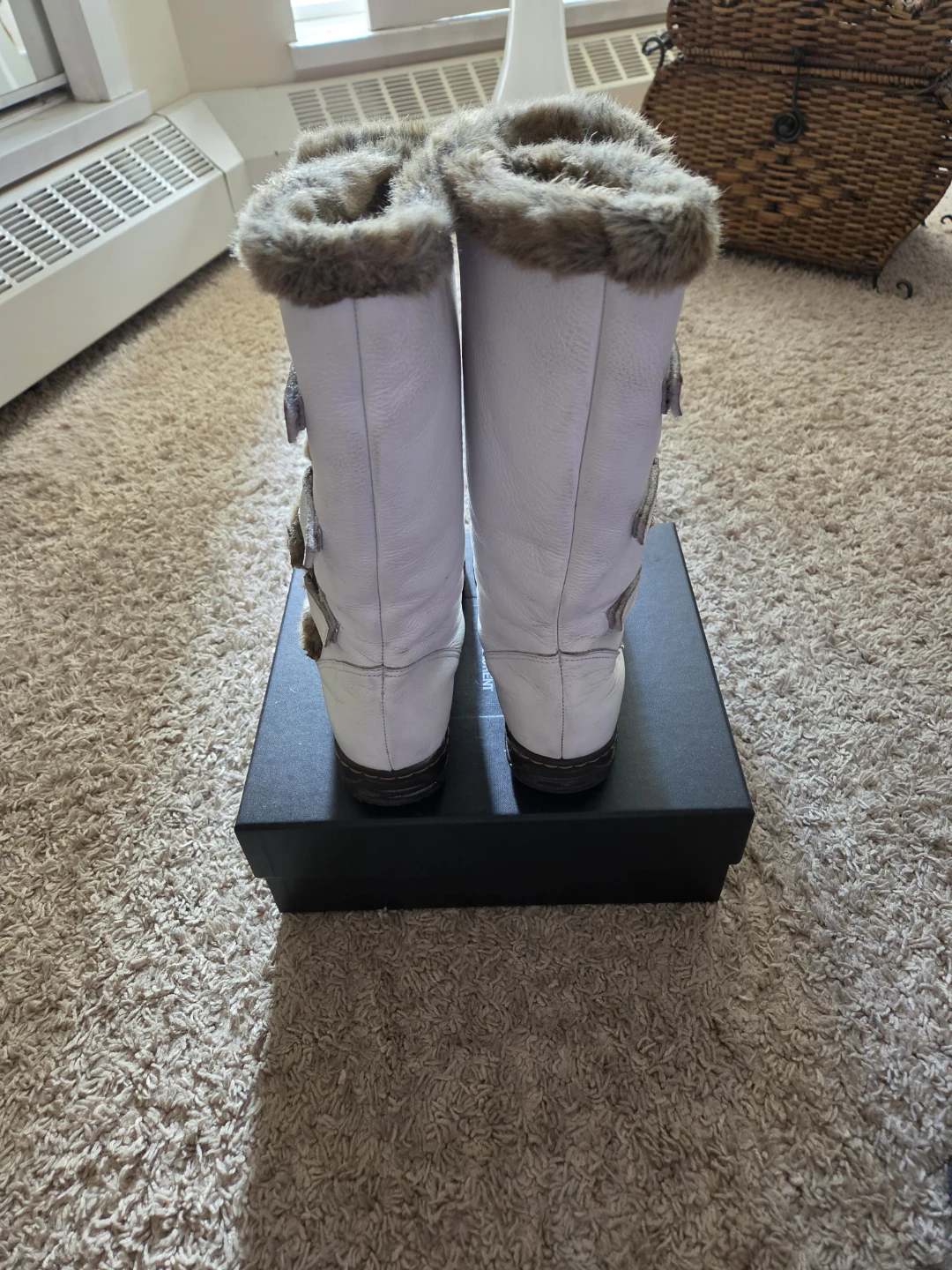 White winter leather boots with faux fur trim - photo 3