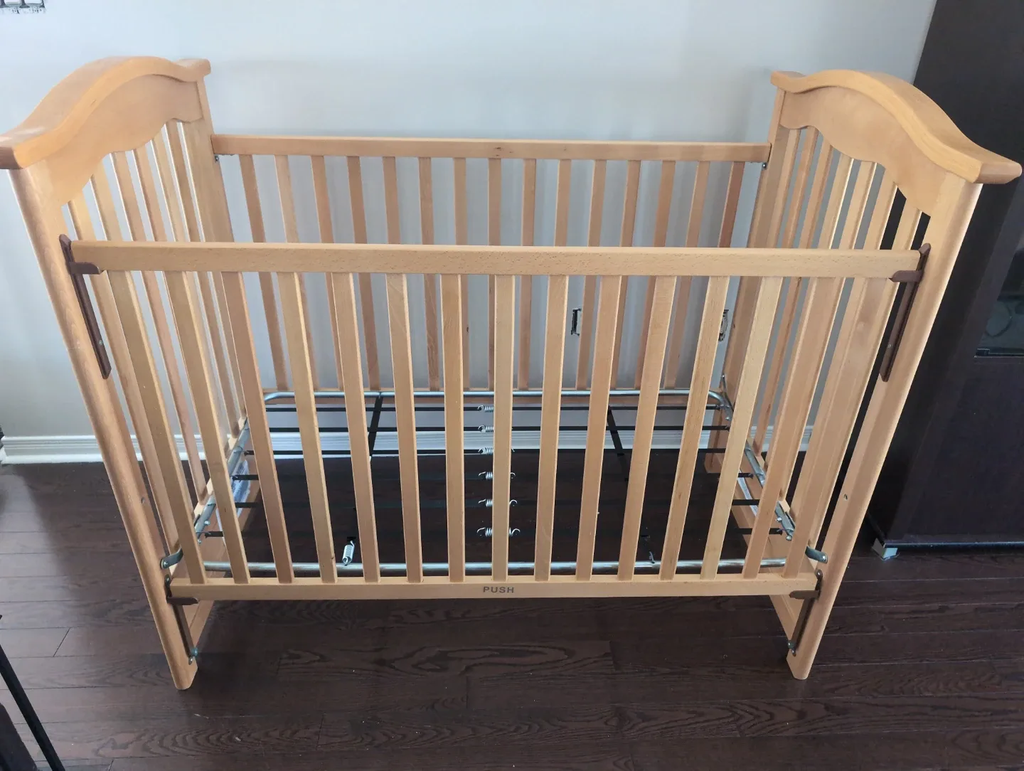 Natural Wood color baby crib - photo 2