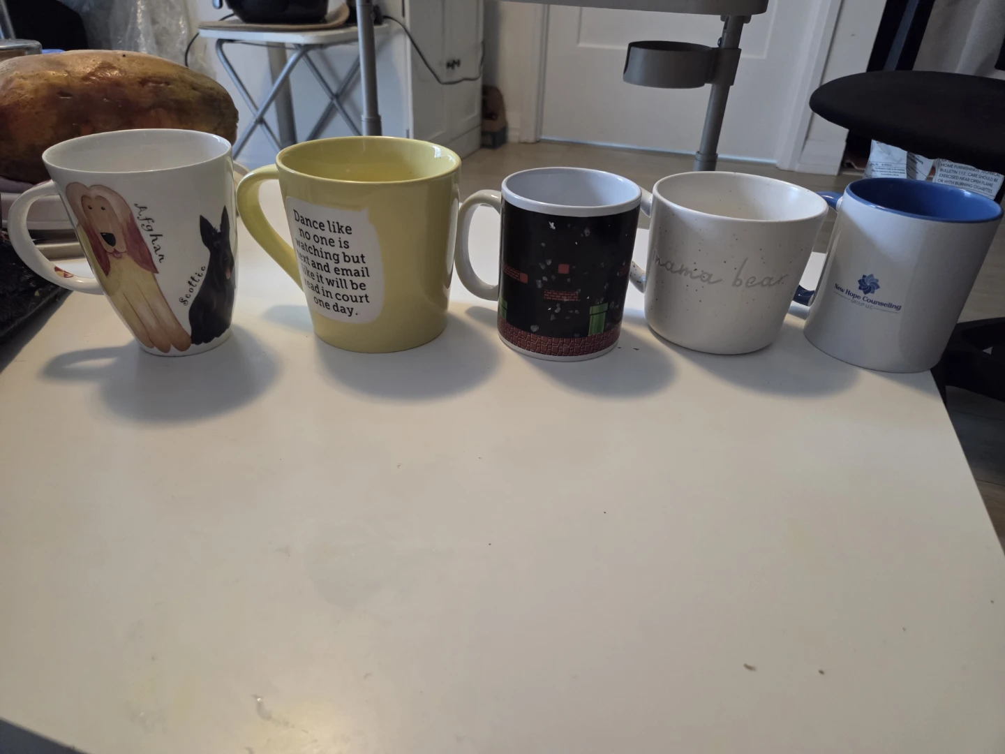 Assorted collection of 5 unique mugs - photo 3