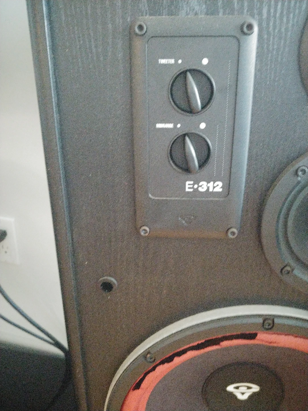 12 cerwin vega tower speaker - photo 2