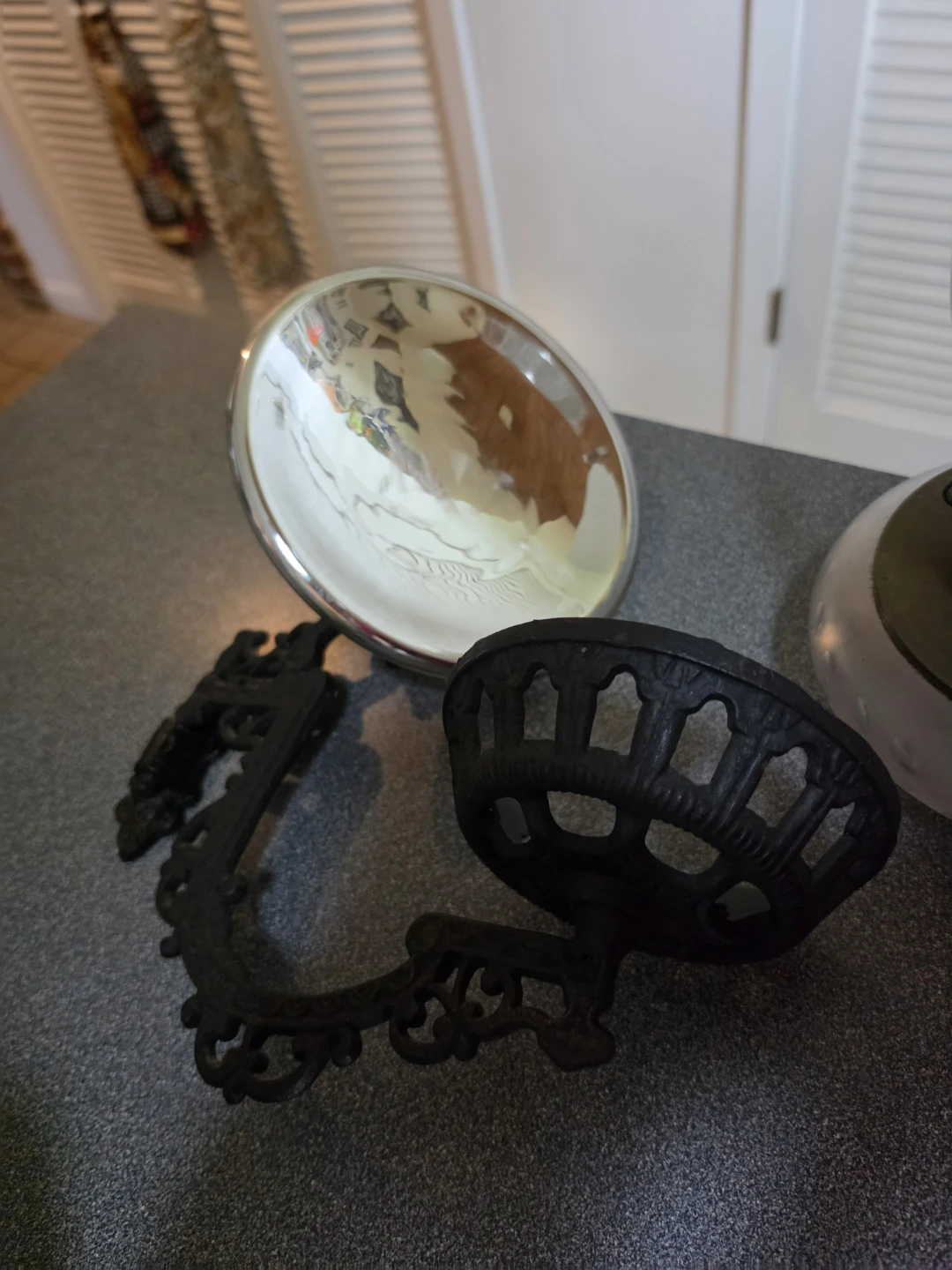 Cast iron oil lamp holder & oil lamp