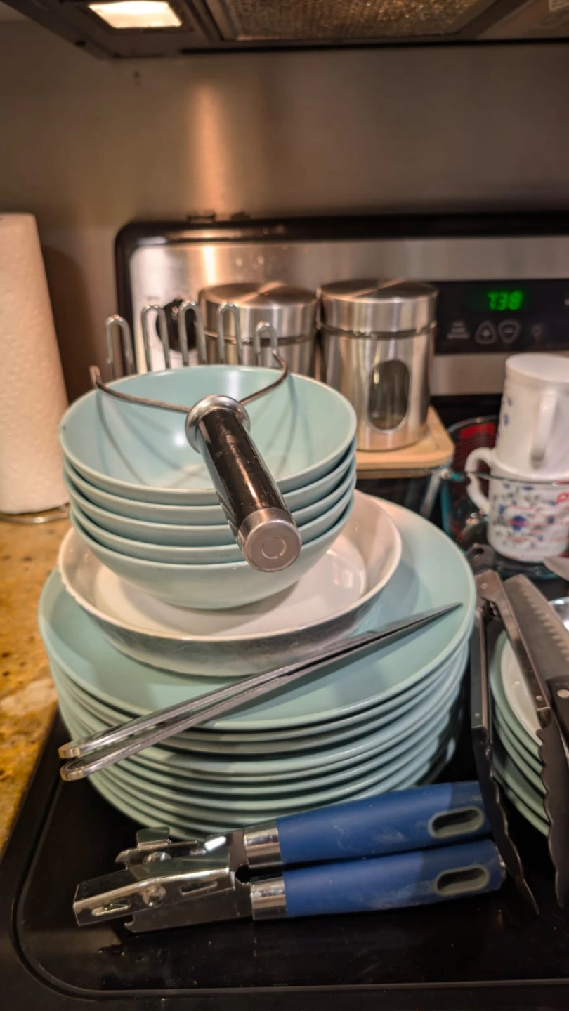 Kitchenware bundle including dishes, glasses and tools