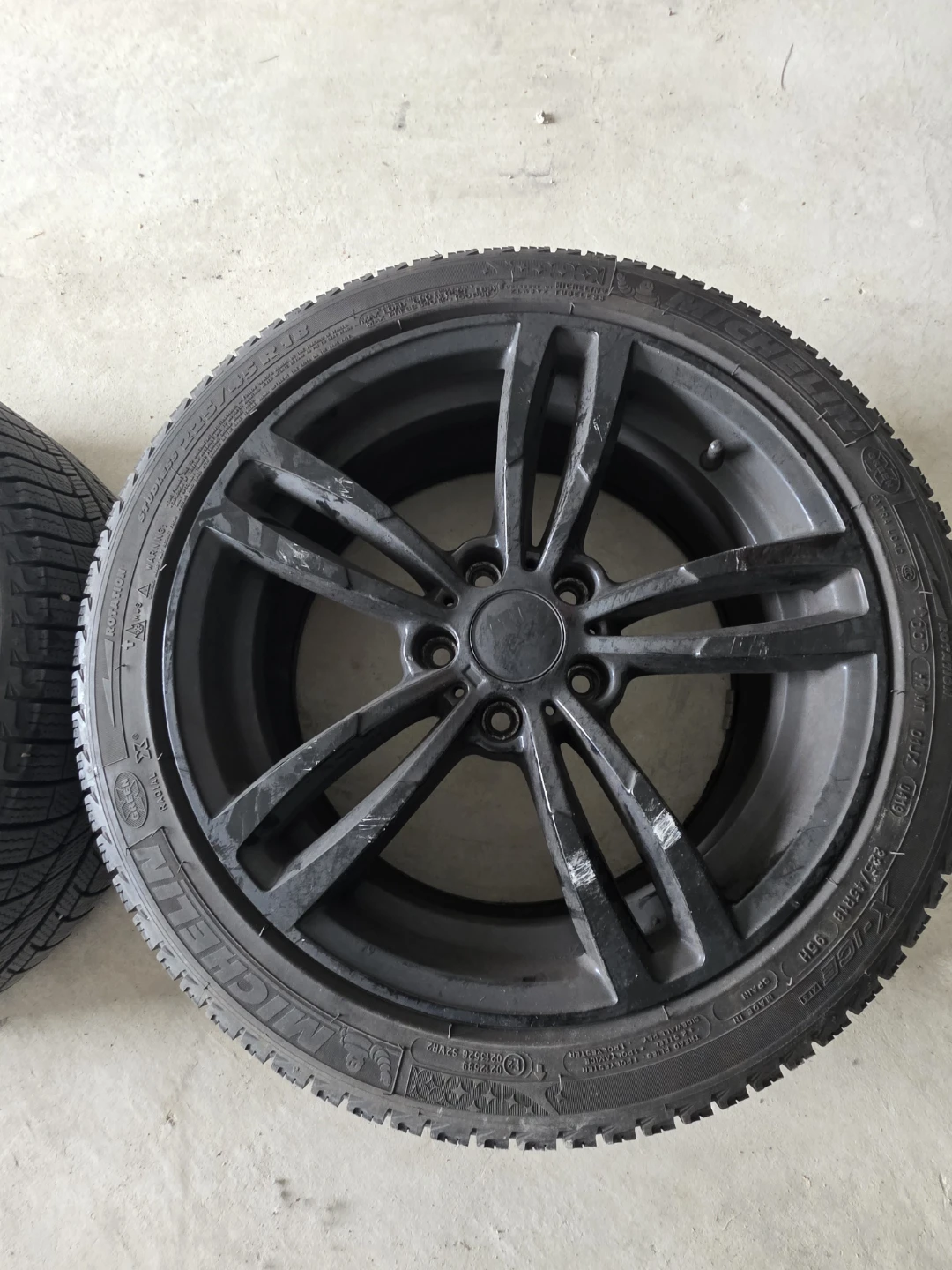 4 Michelin winter tires with black rims / purchased for BMW X1