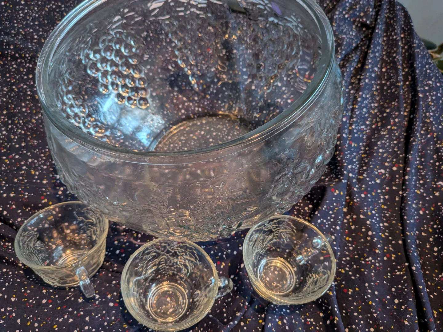 Kitchenware bundle: Mugs, T-fal pans, and glass punch bowl - photo 2
