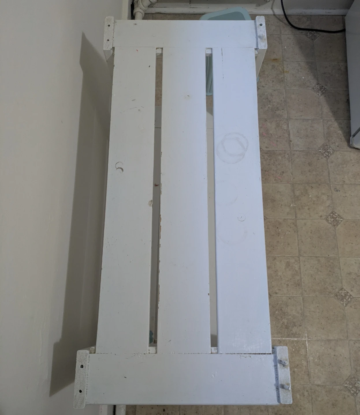White three-tier wooden shelf unit - photo 2