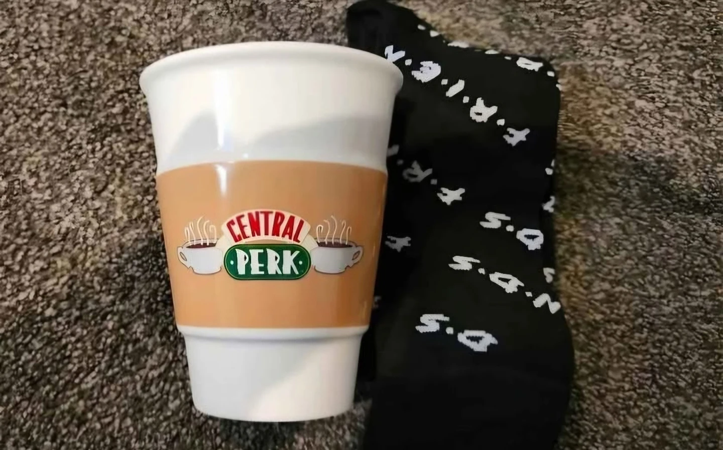 Friends Central Perk Cup and Sock Set 🏈 - photo 2