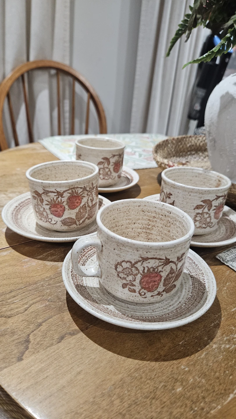 Set of 4 Strawberry Stoneware Mugs and Saucers - photo 2