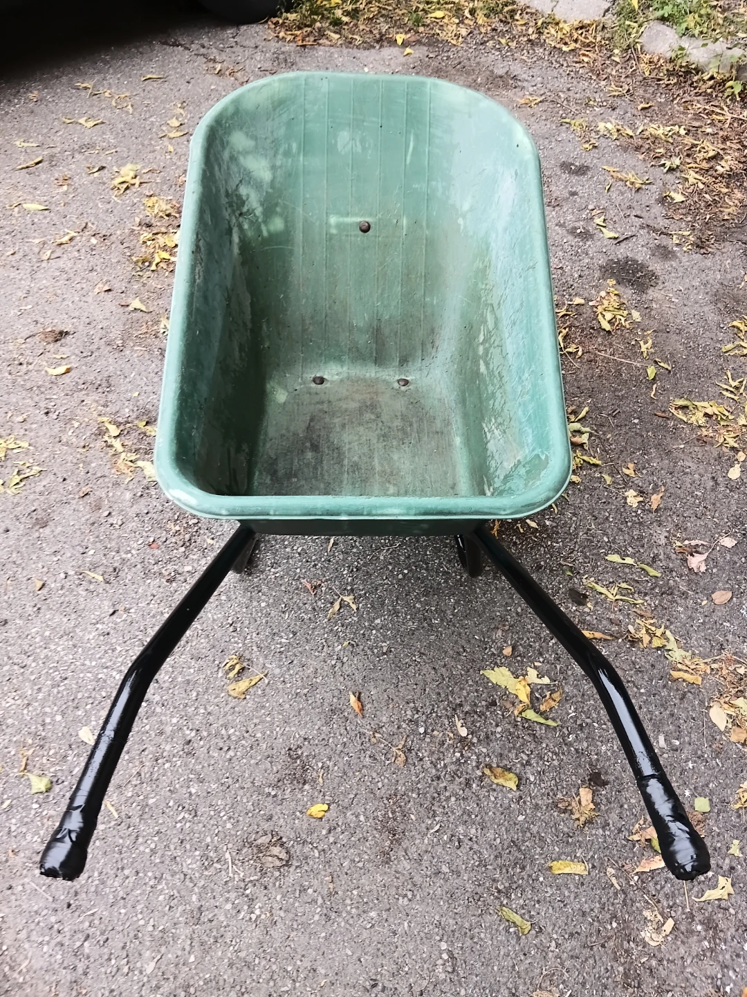 Green Poly Conpact Garden Wheelbarrow - photo 2