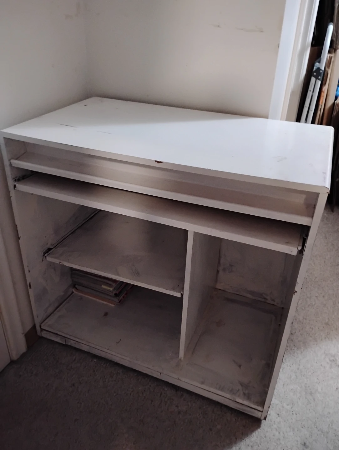 White Computer Desk with Keyboard Tray - photo 2