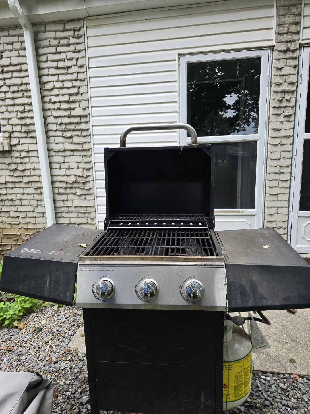 3-Burner Propane BBQ Grill with Propane Tank