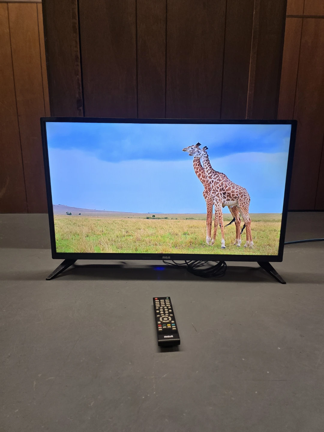 RCA 32" 720P LED HD TV ( RT3205) - photo 2