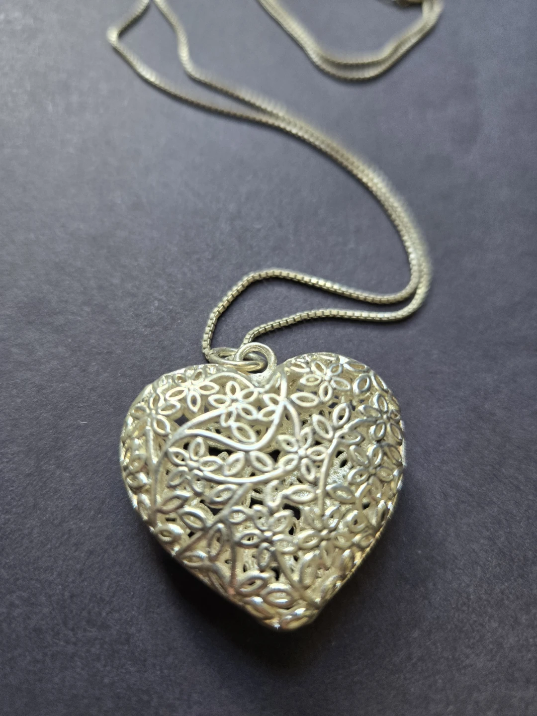 Silver-Tone Heart Pendant & Chain - photo 2