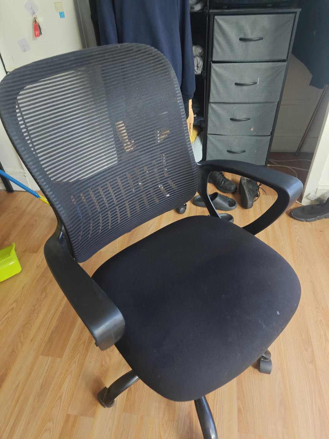 Black Ergonomic Mesh Office Chair - photo 2