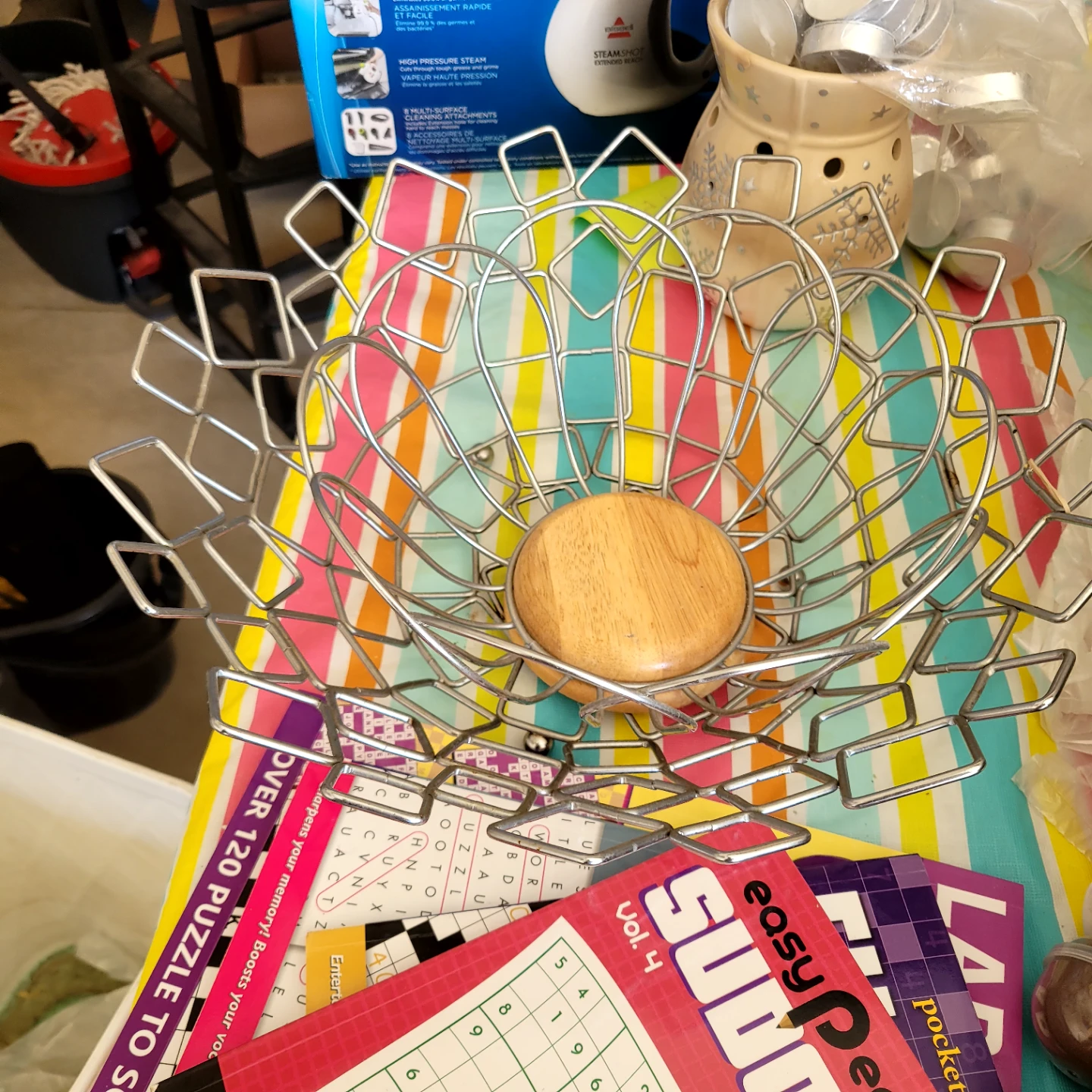 Metal Wire Fruit Basket with Wood Base