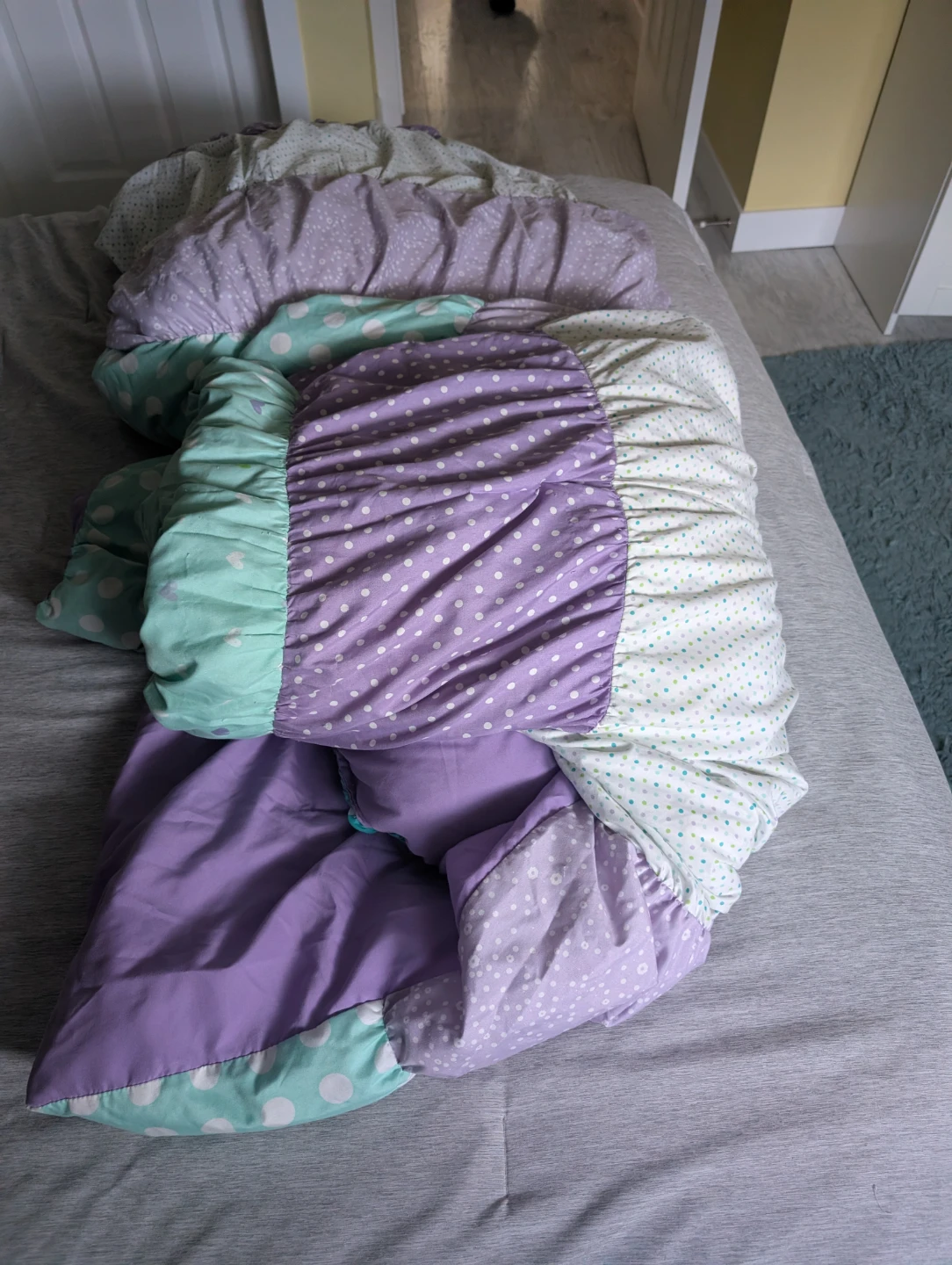 Purple and Teal Ruffled Comforter x2 - photo 2